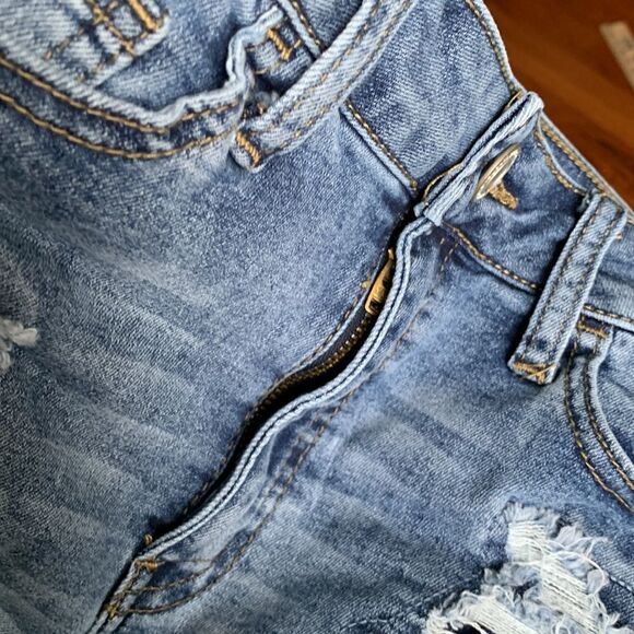 SO high-rise Shortie distressed shorts. Size 9/29 W - Picture 8 of 9